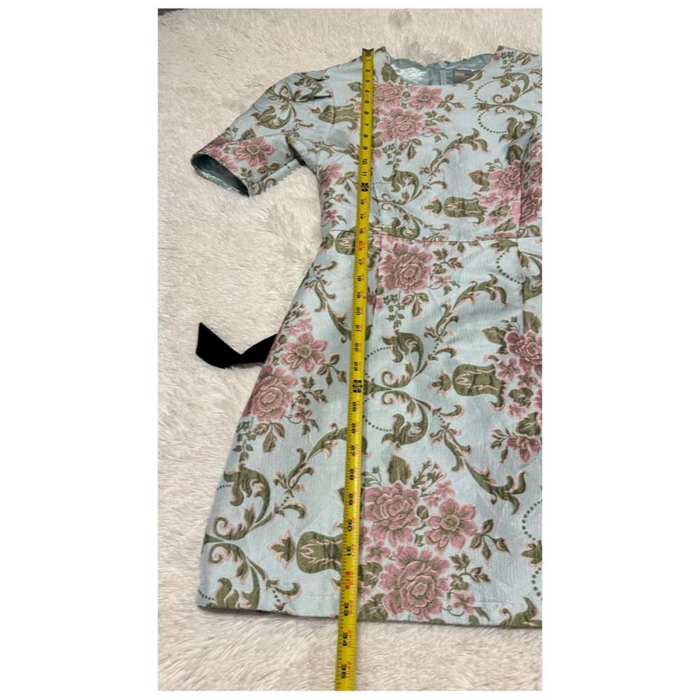 ASOS Short Sleeve Historical
Jacquard Dress - Picture 15 of 16